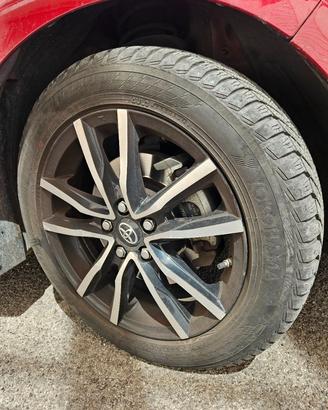 CERCHI LEGA YARIS + 4 GOMME YOKOHAMA INVERNALI