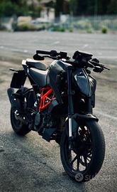 125 la moto è grigia