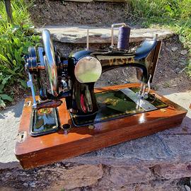 Macchina da cucire trasversale Vesta antica