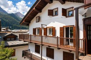 Appartamento di 228 m² con più di 5 locali e box a