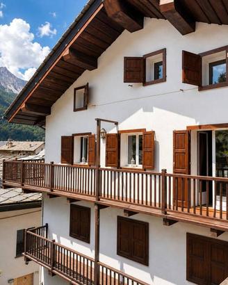 Appartamento di 228 m² con più di 5 locali e box a