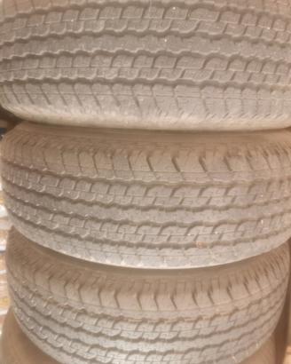 Gomme con  cerchi Land Rover 235 70 R16