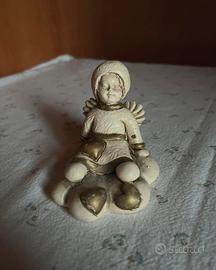 Angioletto bianco seduto