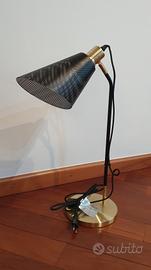 Lampada da scrivania in metallo nera e oro