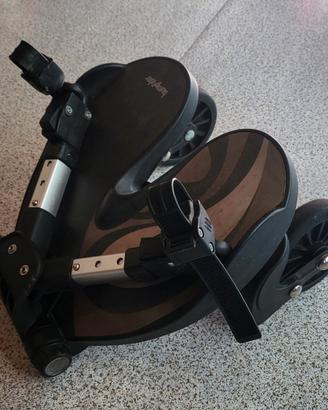 Pedana con rotelle per passeggino