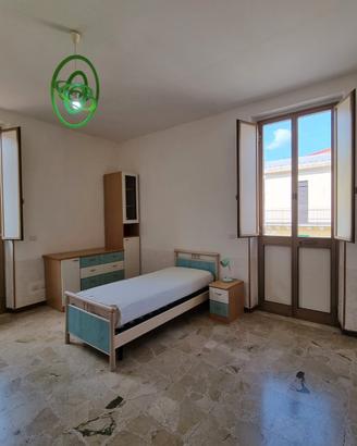 Stanza con bagno in camera