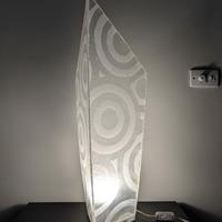 Lampada da tavolo design contemporaneo