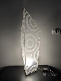 Lampada da tavolo design contemporaneo