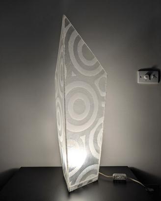 Lampada da tavolo design contemporaneo