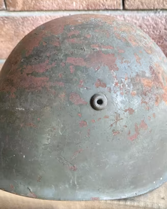 Coppia di elmi modello 33 ww2 con imbottitura