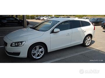 Volvo V60 D4 Geartronic R-design Kinetic