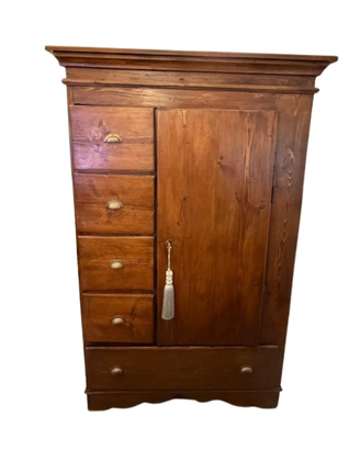 Armadio in legno massello con vano segreto ('800)
