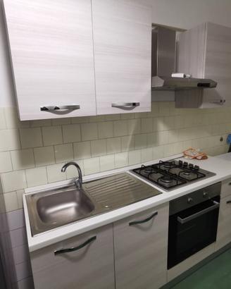 Cucina completa Mondo Convenienza usata molto poco