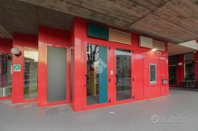 NEGOZIO A CASALGRANDE