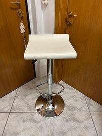 Sgabello bianco