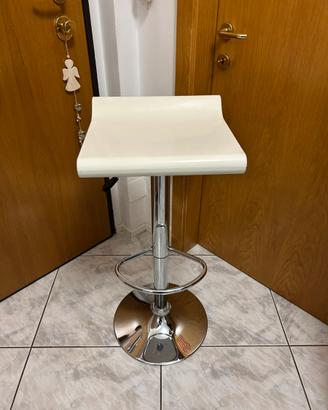 Sgabello bianco