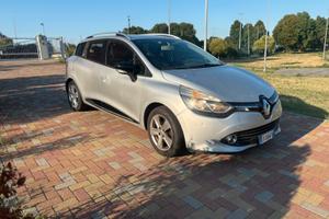 Renault clio station wagon 3400€