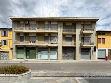 3 LOCALI A SANTA MARIA DELLA VERSA