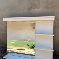 Specchiera da bagno bianca con illuminazione