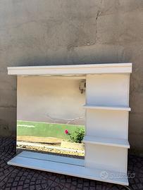 Specchiera da bagno bianca con illuminazione