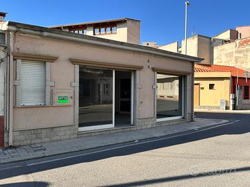 Locale commerciale luminoso