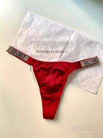 2 slip Victoria’s Secret nero taglia L rosso M