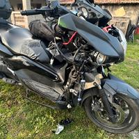 Xmax 400 iron max incidentato