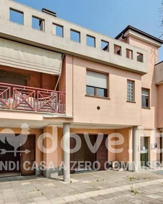 Appartamento di 150 m² con 4 locali e box auto a R