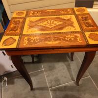 Tavolino con carillon anni '60 in legno intarsiato