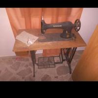 Macchina antica da cucire