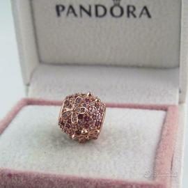PANDORA Charm Margherita con pavé rosa 788797C01