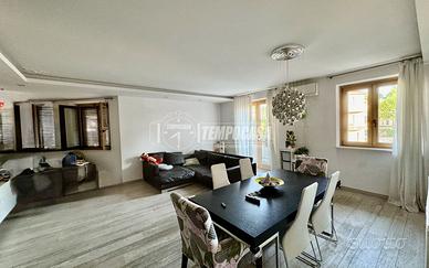 Porzione di bifamiliare con vista panoramica, ingr