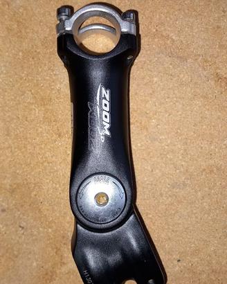 Manubrio regolabile in altezza per bicicletta