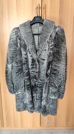 cappotto lungo in pelliccia di Astrakan grigia 