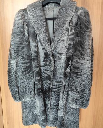 cappotto lungo in pelliccia di Astrakan grigia 