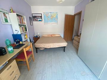 Ampia Camera con ampia finestra ragazze Uniroma3