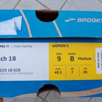 Scarpe Brooks chiodate per principianti