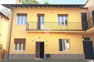 CASA SEMINDIPENDENTE A MERATE