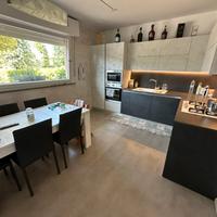 Villetta a schiera in contesto tranquillo