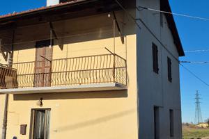 Casa in campagna completa di autorimessa e terreno