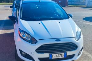Ford Fiesta 1.5 TDCi 75 CV 5 porte Black & White 