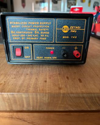 Alimentatore stabilizzato marca Zetagi Mod.143