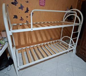 LETTI A CASTELLO BIANCHI E NERI E MATERASSI 