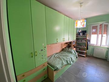 cameretta a ponte e divano a due posti