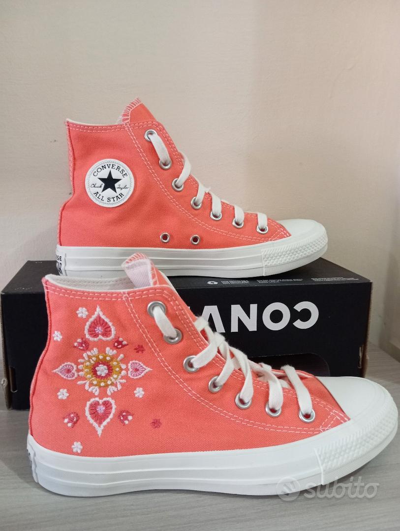 Converse nere clearance cuore rosso