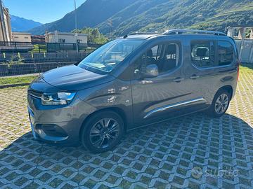 Toyota Proace city verso luxury short