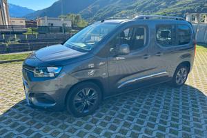 Toyota Proace city verso luxury short