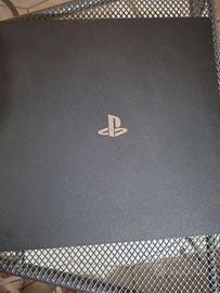 PlayStation 4 Pro modello CUH 7216B