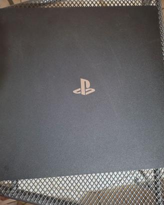 PlayStation 4 Pro modello CUH 7216B