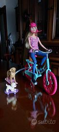 “Barbie pedala coi cuccioli”